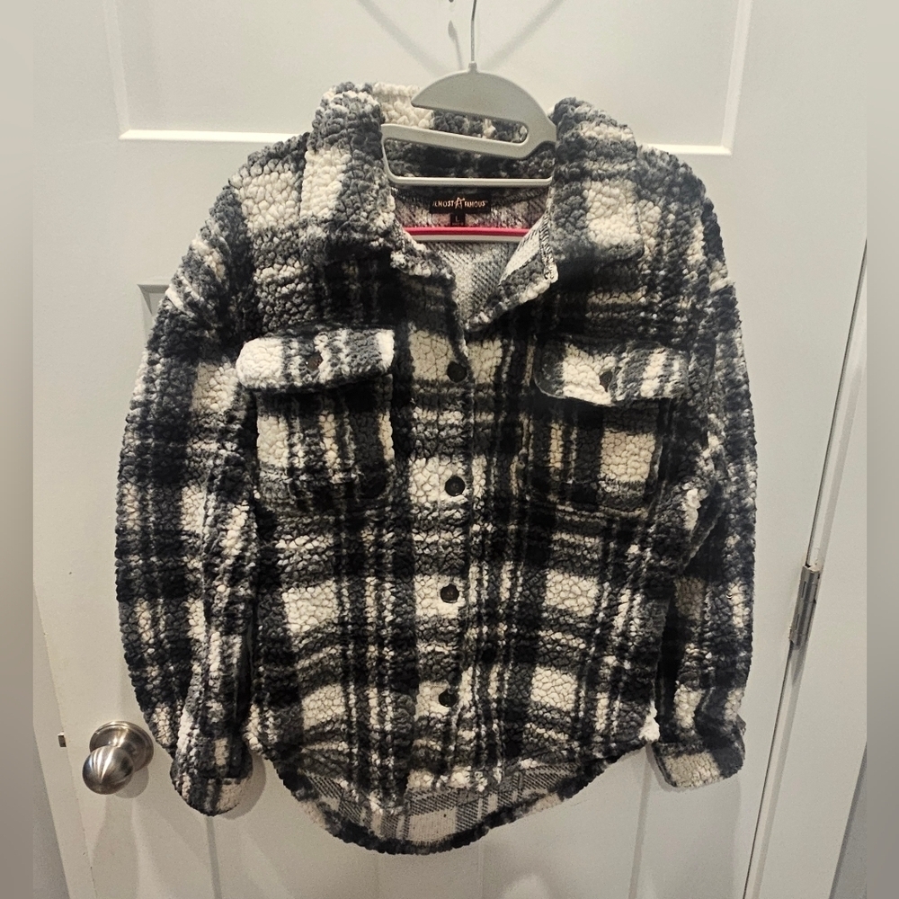 Almost Famous Sherpa Plaid Shacket Jacket Size L – Black Gray White Fleece